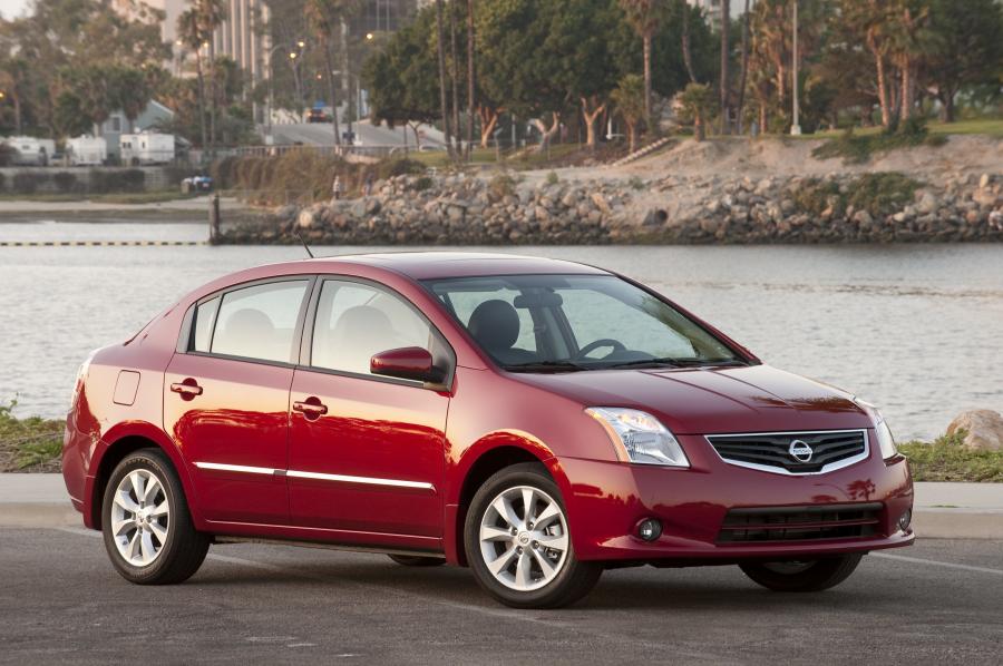  Nissan Sentra 2010 года  (фото 40 из 68)